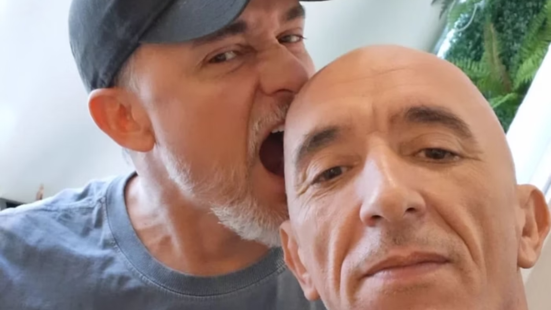Irmãos Cravinhos compartilham mensagem de superação e dividem opiniões nas redes sociais