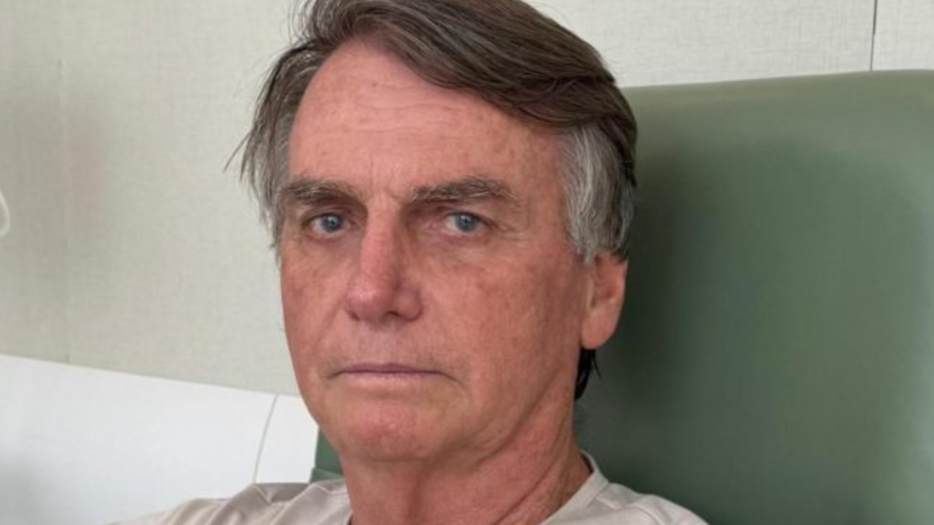 Bolsonaro enfrenta piora nas crises de soluço e defesa pede a Moraes liberação de médico