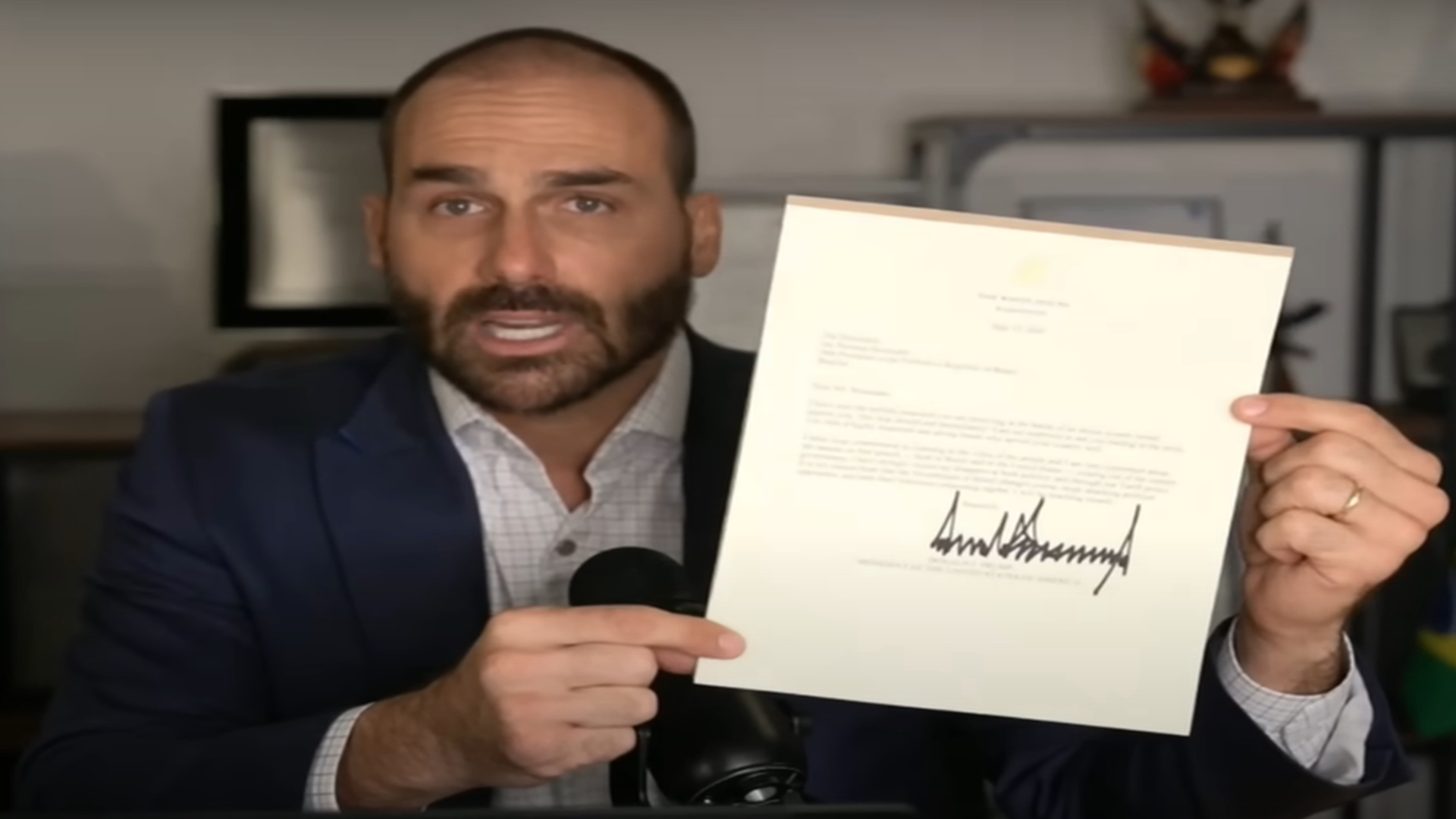 Eduardo Bolsonaro agradece ‘carta bombástica’ de Trump ao pai: ‘Grande alegria’