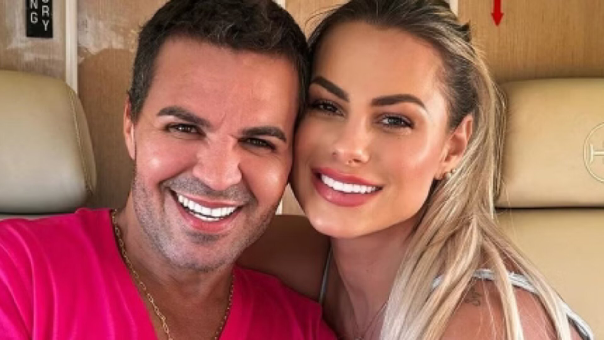 Reprovou! Eduardo Costa faz a esposa trocar de roupa: ‘Tem que acatar’