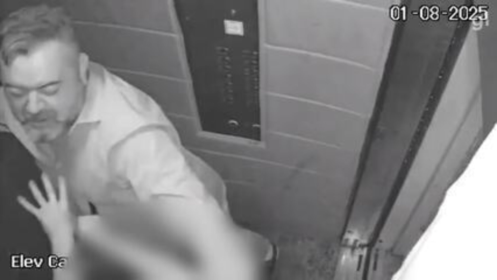VÍDEO: Empresário espanca mulher dentro de elevador no DF
