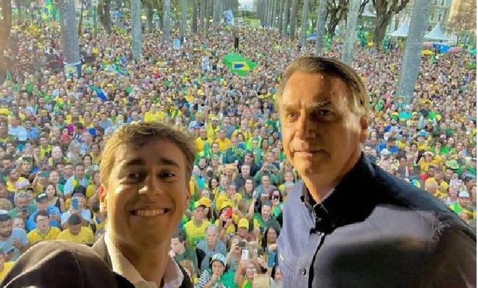 Veja a reação de Nikolas Ferreira ao saber da prisão domiciliar de Bolsonaro