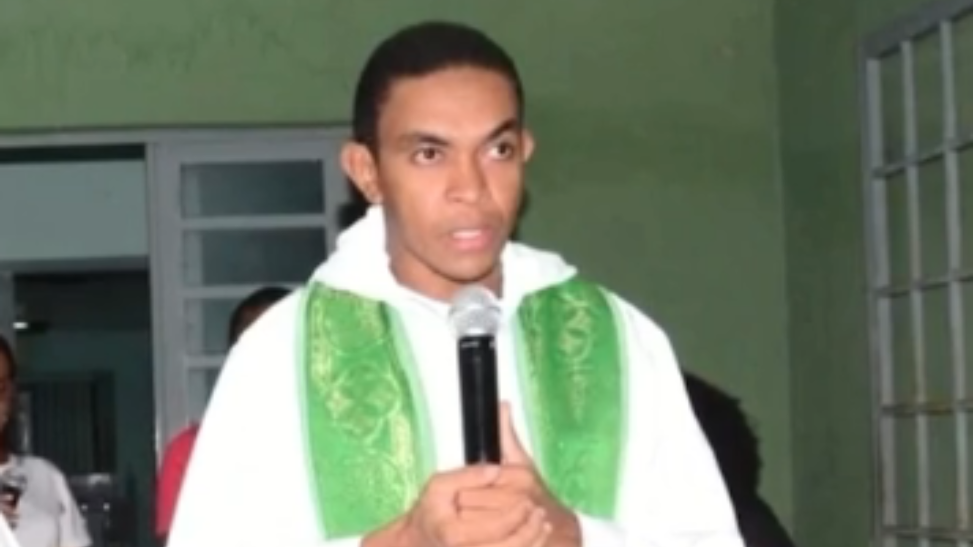Padre tem vídeo íntimo vazado e entrega cargo no interior do Piauí