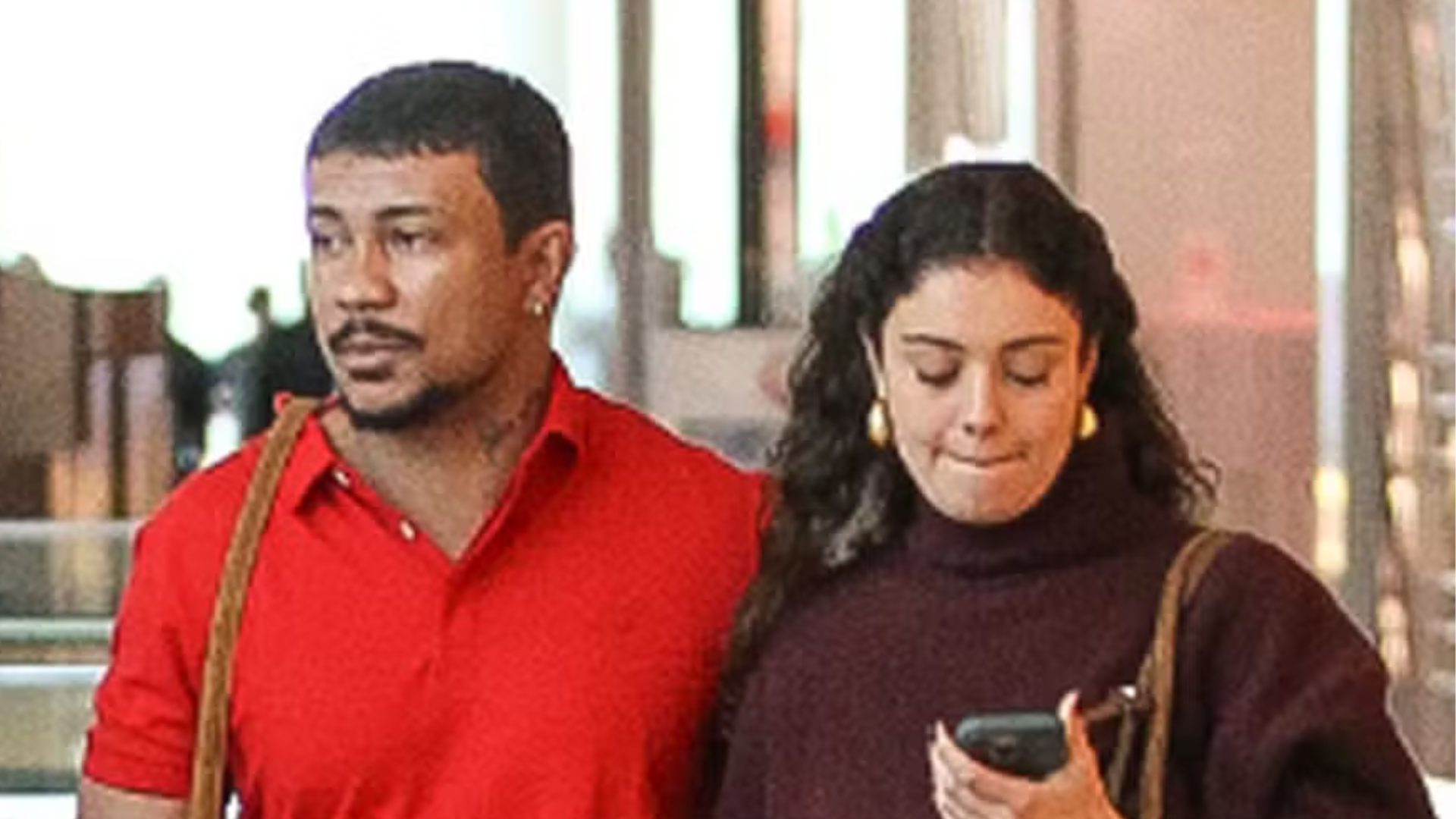 Sophie Charlotte e Xamã são flagrados em clima de romance no shopping