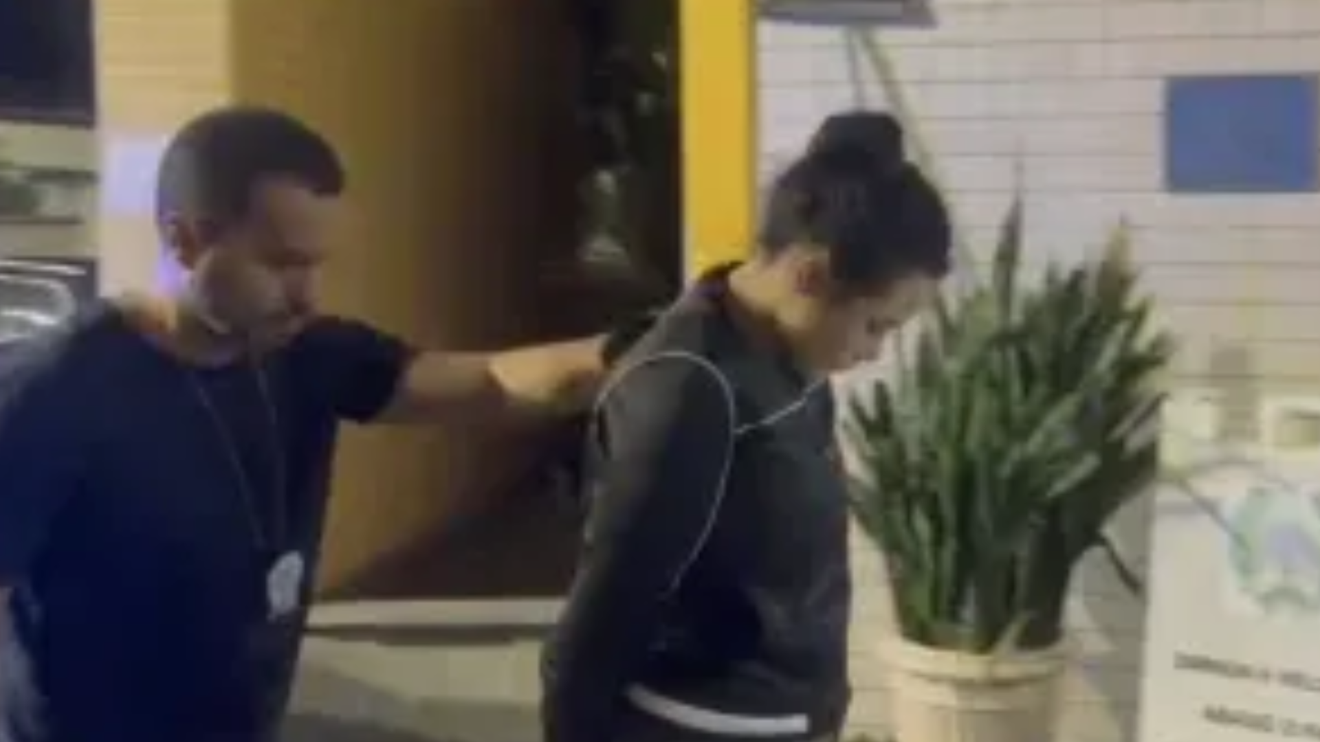 Tragédia: Mãe abandona os filhos para ir a baile e bebê de 8 meses morre sufocado