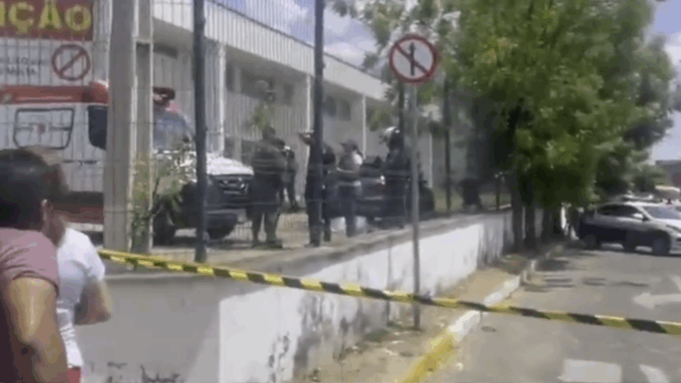 TRAGÉDIA! Tiros em escola deixam dois mortos e três feridos