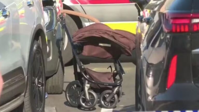 TRAGÉDIA! Bebê morre após carrinho ser atingido por carro em estacionamento