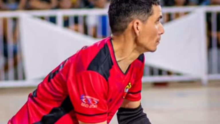 Vídeo: Goleiro morre após defender pênalti durante partida de futsal