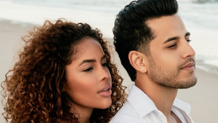 Casamento da influenciadora Sthe Matos e Kevi Jonny acontece em cenário encantador na Bahia