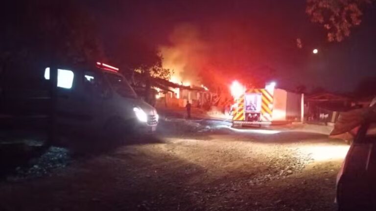 Adolescente morre ao tentar salvar irmã em incêndio: ‘Grande herói’