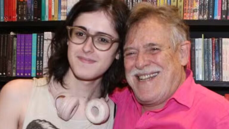 Filha trans de José de Abreu surge com a namorada; veja a reação do ator