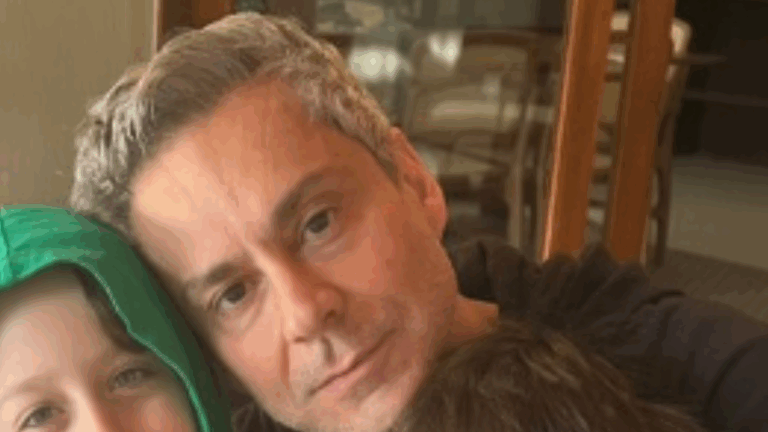 Marco Aurélio de ‘Vale Tudo’, Alexandre Nero mostra filhos em foto rara