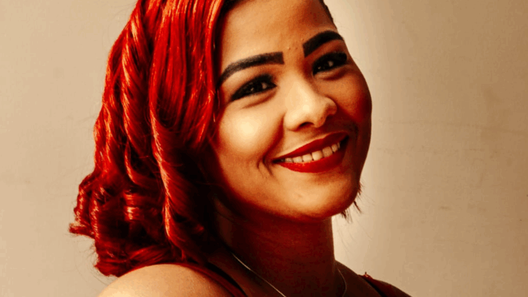 Mulher de 25 anos é encontrada morta, e família suspeita de falso suicídio