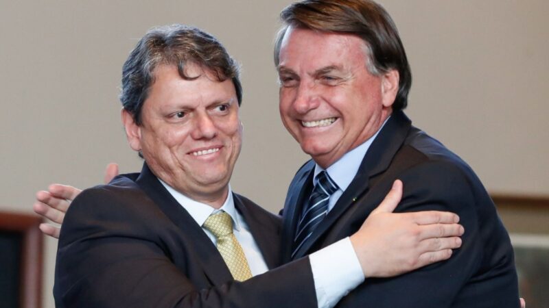 Tarcísio de Freitas visita Bolsonaro em prisão domiciliar e revela detalhes; veja