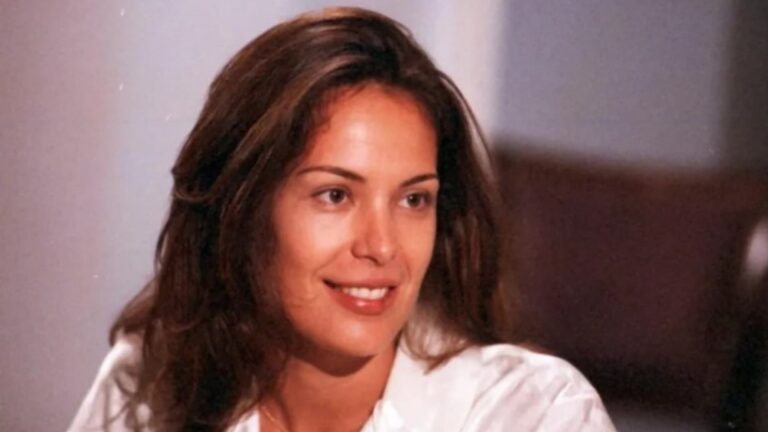 ‘História de Amor’: Sem saber do casamentro de Helena e Carlos, Paula faz planos de reatar romance
