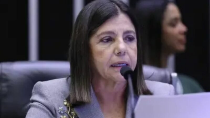 Deputada Roseana Sarney publica foto sem cabelos após novo diagnóstico de câncer