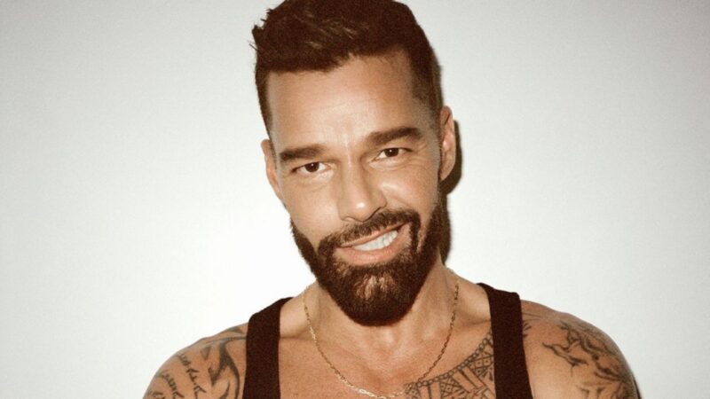 Peladão! Ricky Martin agita a web com clique ousado e deixa fãs enlouquecidos