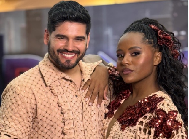 Atriz faz coreografia sensual e rouba a cena na ‘Dança dos Famosos’: ‘Que calor’