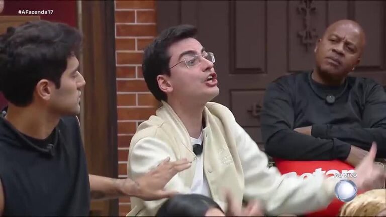 ‘A Fazenda 17’: Dudu Camargo arruma tretas e web crava: ‘Já temos um campeão’