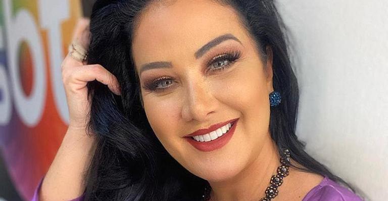 Aos 46, Helen Ganzarolli surpreende de cara lavada de biquíni: ‘A idade…’
