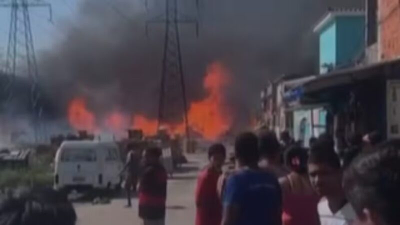 Incêndio no Rio de Janeiro mata 3 e causa grande pânico no metrô