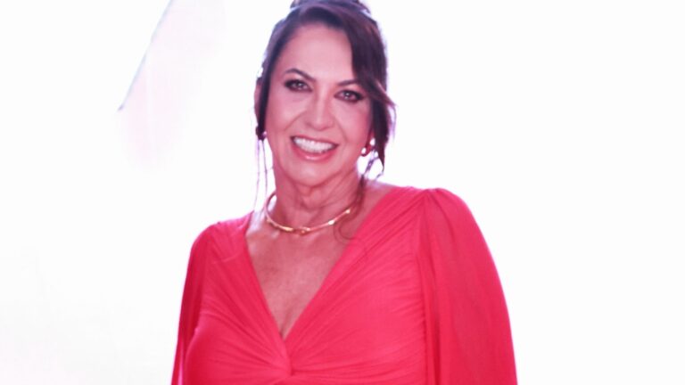 Roupa da mãe de Virginia vira piada em festão da WePink: ‘Bancando a novinha’