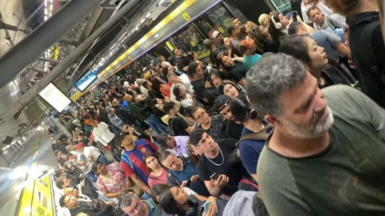Grave! Metrô descarrila e apavora; passageiros teriam passado mal