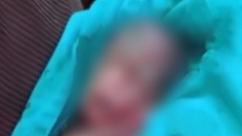 Bebê é retirado do próprio velório após família ouvir choro em caixão