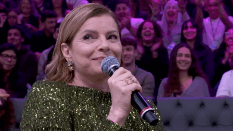 Participante da Dança dos Famosos tira a camisa e Debora Bloch se anima: ‘Odete pegaria’