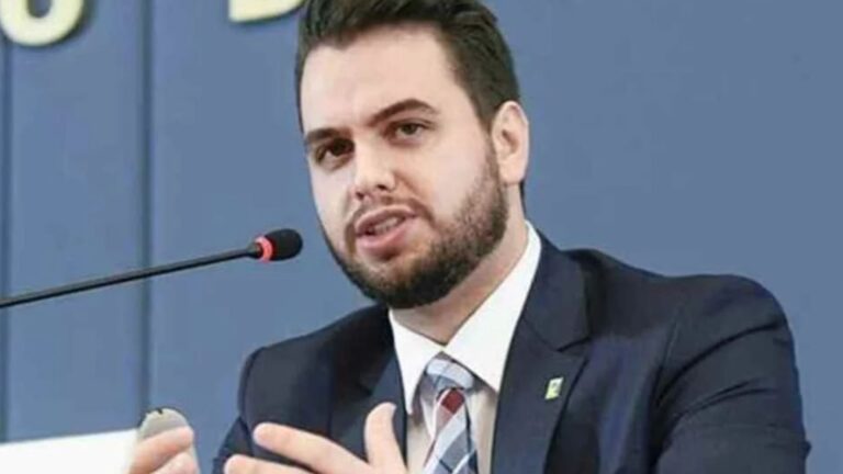 Ex-assessor de Bolsonaro envia carta com pedido inusitado a Moraes