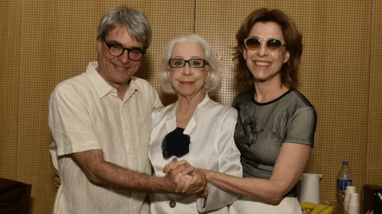 Festa! Fernanda Montenegro celebra 96 anos ao lado dos filhos e netos