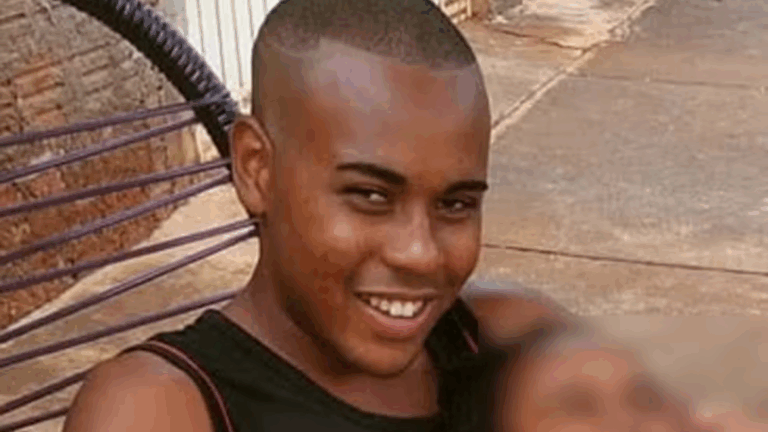 Jovem morre ao defender mulher que estava apanhando e pai se emociona: ‘Nunca gostou de covardia’
