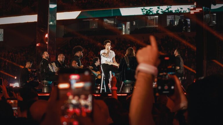Após shows esgotados, Luan Santana planeja transformar Registro Histórico em turnê: ‘Merece ir para estrada’