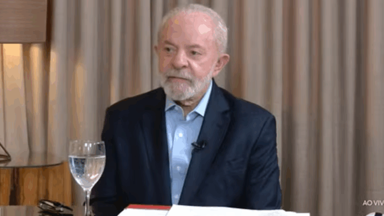Lula faz desabafo sobre problema em avião: ‘Medo que pegasse fogo’