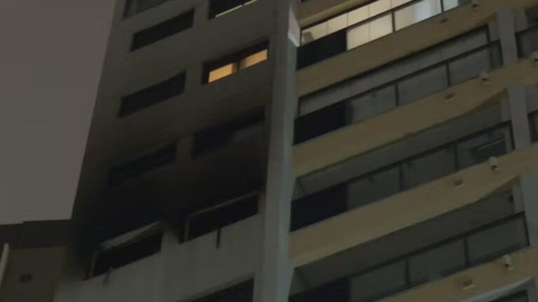 Tragédia: Incêndio em apartamento mata mulher e fere dois homens