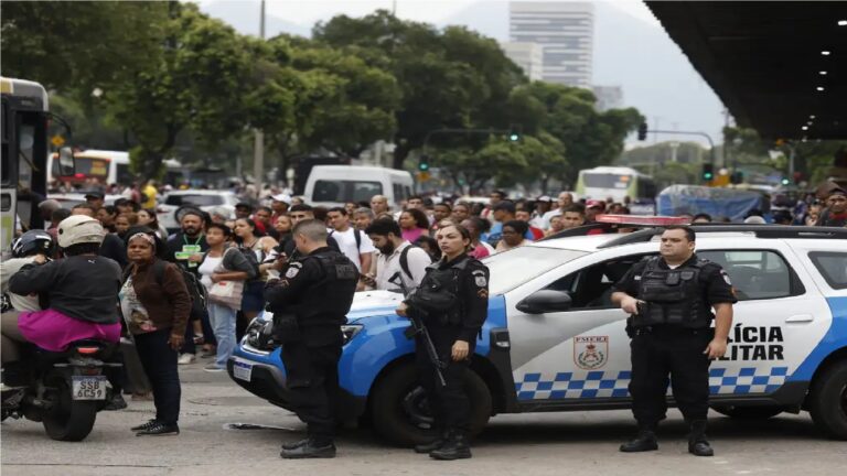 Moradora do Alemão expõe detalhes chocantes sobre operação: ‘Eles tiraram…’
