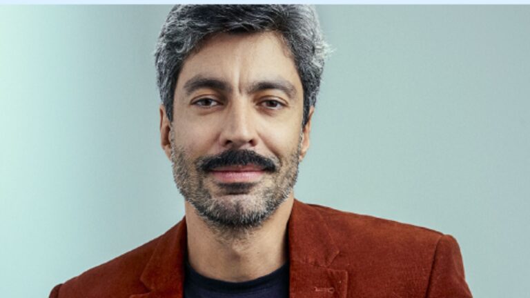 Vandré Silveira entre teatro e TV, o ator fala sobre paixão, desafios e emoção: ‘Sigo resiliente’