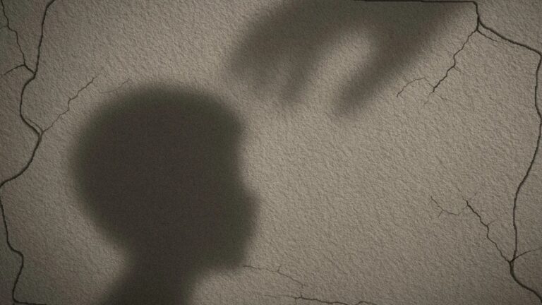 Crianças de 3 anos sofrem maus-tratos em creche; professora é acusada de abusos
