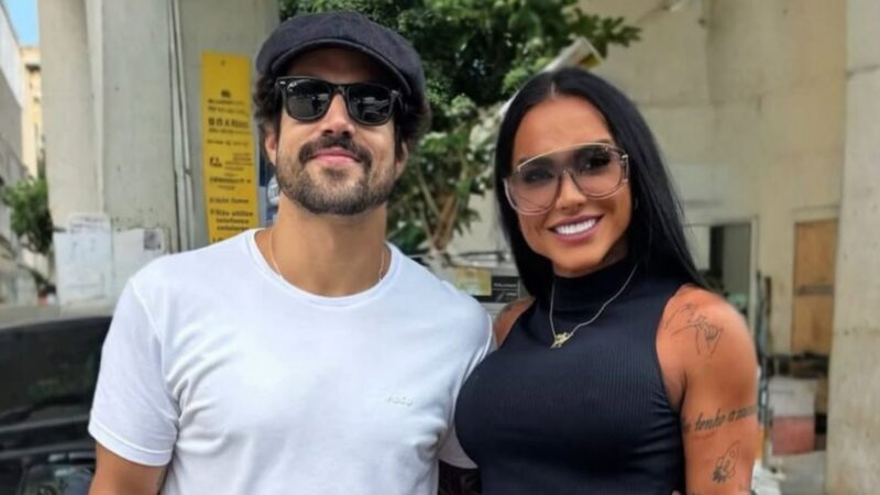 Kamila Simioni choca ao revelar detalhes de noite com Caio Castro