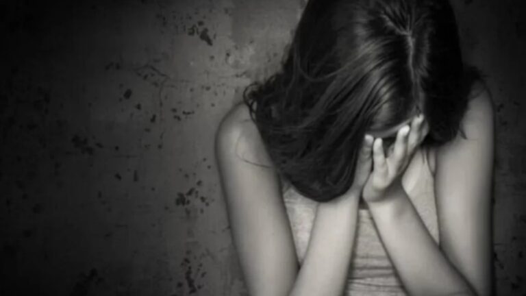 Professor é investigado por assédio a aluna de 15 anos com mensagens de teor sexual