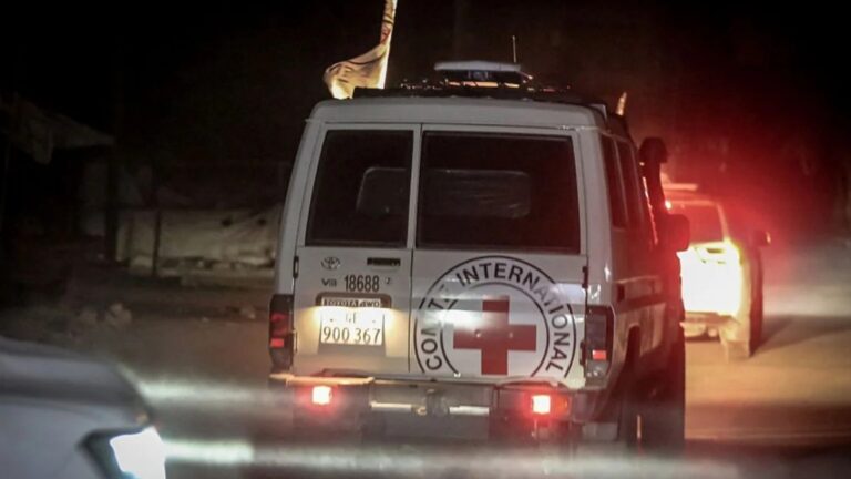 Hamas entrega corpo de refém israelense à Cruz Vermelha em Gaza