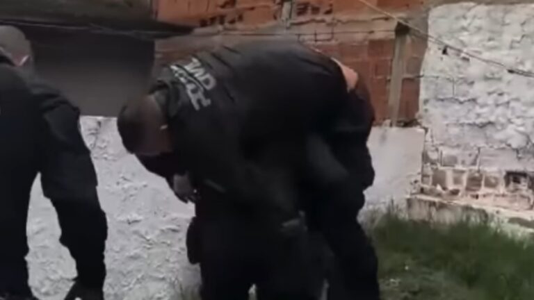 Web se choca com vídeo de policial sendo carregado após levar tiro em megaoperação
