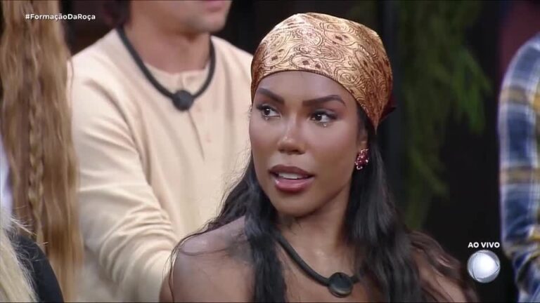 ‘A Fazenda 17’: Peoa solta o verbo e diz que famosa é ‘ridícula e mulher-bomba’