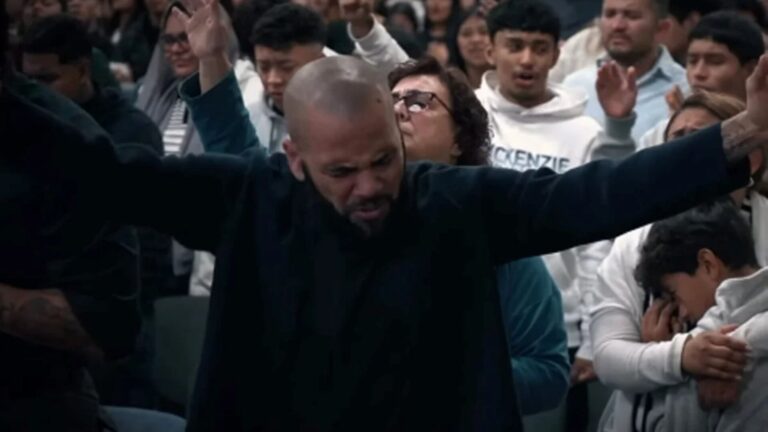 Veja o vídeo de Daniel Alves pregando em igreja na Espanha