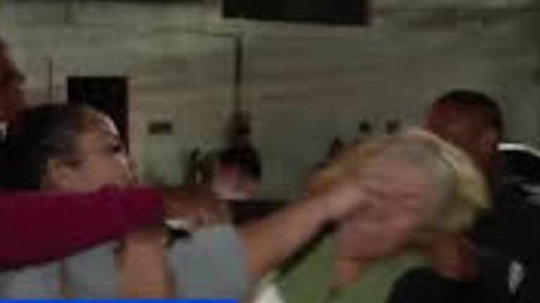 Confusão! Mulheres brigam ao vivo durante reportagem; veja o vídeo