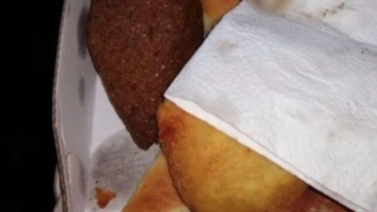 HORROR! Adolescente pede salgado por delivery e encontra dedo no lanche