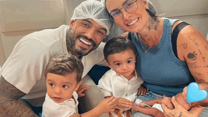 Após passar por tragédia, Clara Maia mostra rostinho do filho que nasceu prematuro