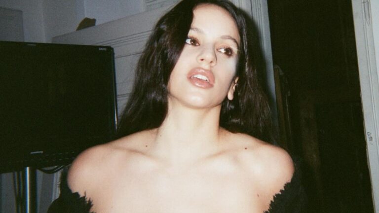 Cantora famosa choca ao expor opção sexual: ‘Uma fase’
