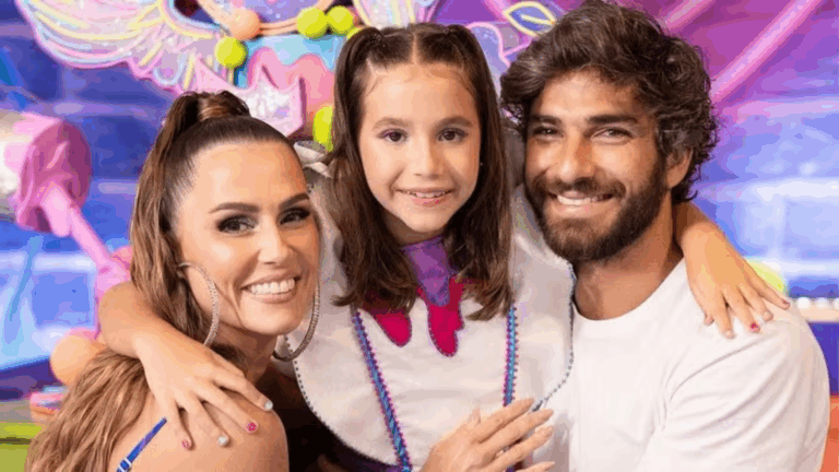 Deborah Secco fala sobre dificuldade de compartilhar guarda filha com ex: ‘Desafio’