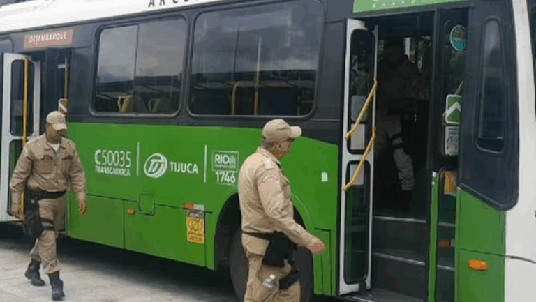 Passageiro agride motorista de ônibus com socos e pontapés no Terminal Gentileza